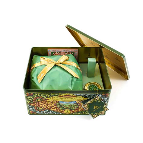 dolce gabbana panettone pistachio.